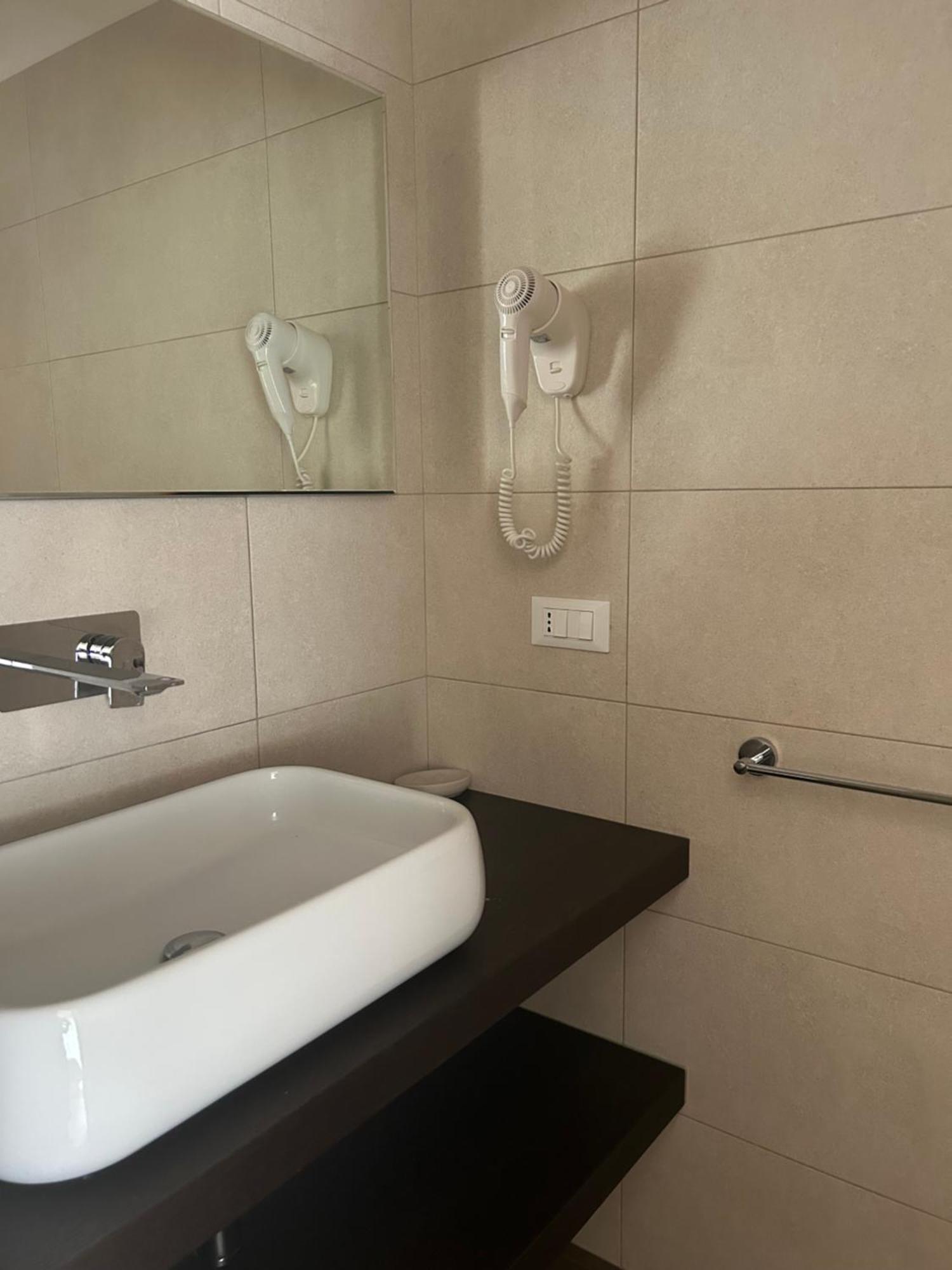 Tuile 34 Bed & Breakfast Лече Екстериор снимка